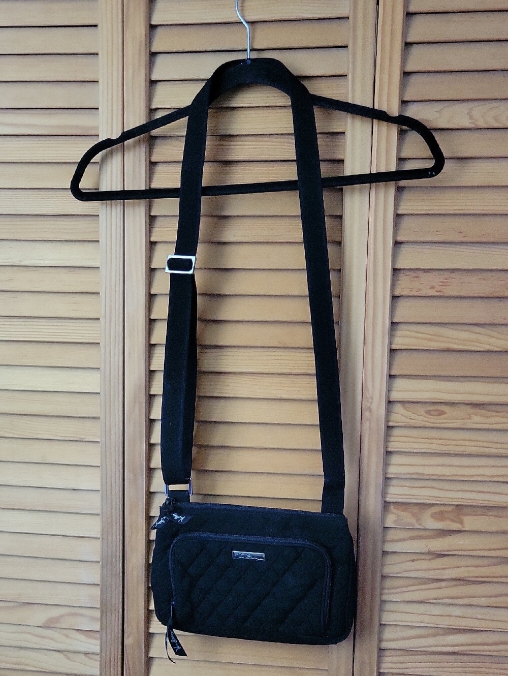 Vera Bradley Black Quilted Crossbody  Adjustable Strap Multi Pocket Travel Bag